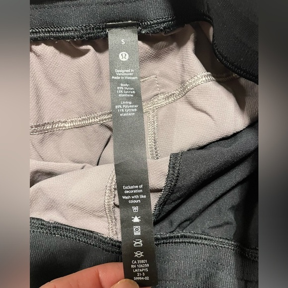 LULULEMON- License to Train Linerless Short - Picture 4 of 4